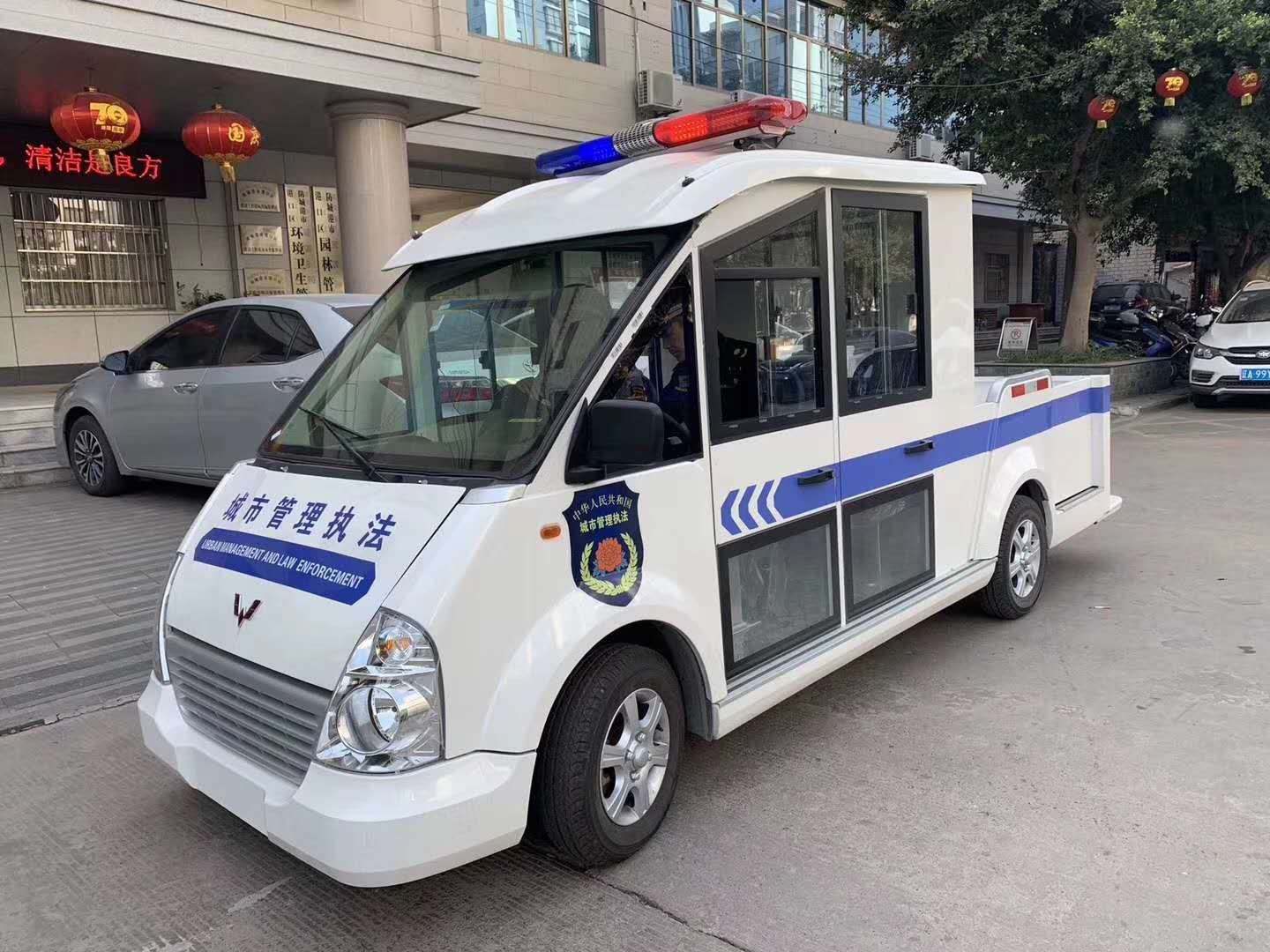 五菱电动巡逻车